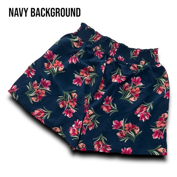 NWT - LuLaRoe Yvett Smocked Waist Shorts - Picture 2 of 5